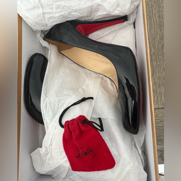 Christian LOUBOUTIN Decollete Pump Jazz Calf Black Patent Leather Size 38.5